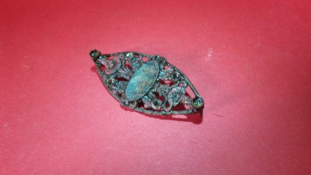 oude broche zaten groene steentjes in